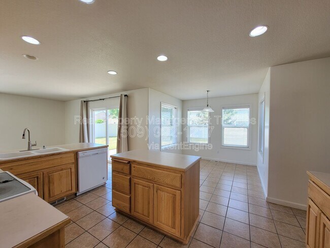 Building Photo - 4003 Segovia Dr