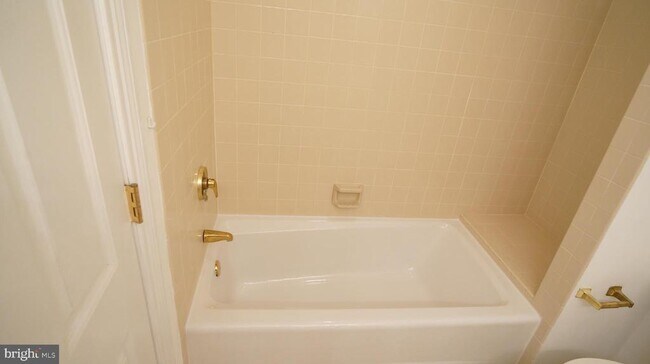 Building Photo - 10 E Lee St