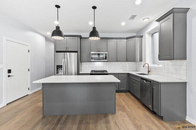 Building Photo - 4402 S Prairie Ave