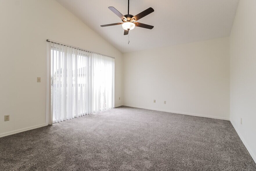 Building Photo - 9474 Chandon Dr