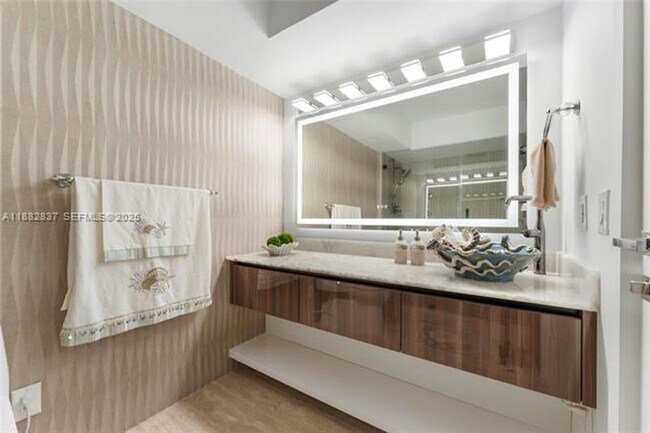 Building Photo - 5900 Collins Ave