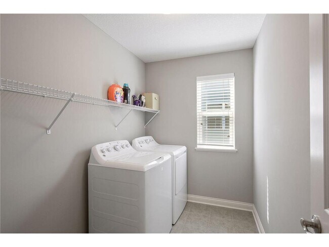 Building Photo - 5596 Orchard Cove