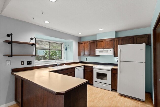 Building Photo - Contemporary One-Level 2 Bed/1 Bath Tranquil Retreat