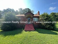Building Photo - Quaint Two Bedroom Home By Christmas Tree Farm