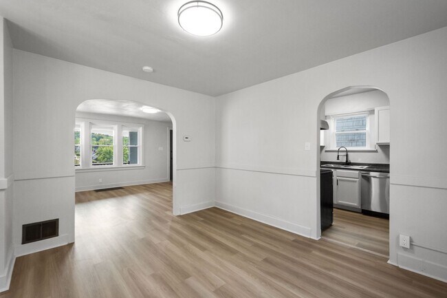 Building Photo - Amazing 3 bedroom home in Wilkinsburg available November 1!
