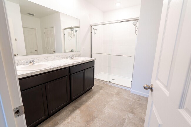 Building Photo - 1401 SE Portillo Rd