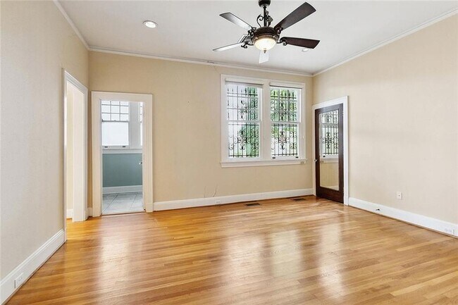 Building Photo - 30 Fontainebleau Dr