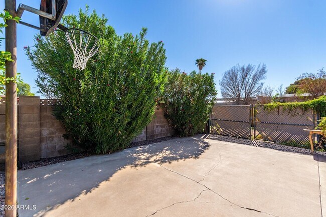 Building Photo - 2311 W Del Oro Cir