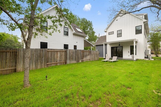Building Photo - 5701 Tura Ln