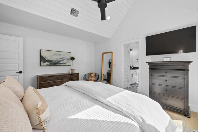 Building Photo - 1204 E 32nd St