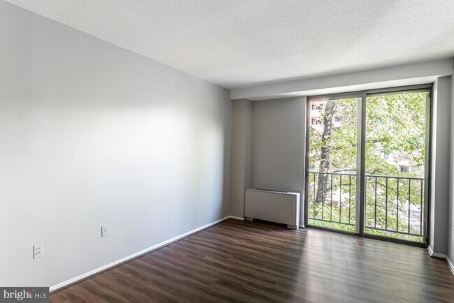 Building Photo - 4141 Henderson Rd