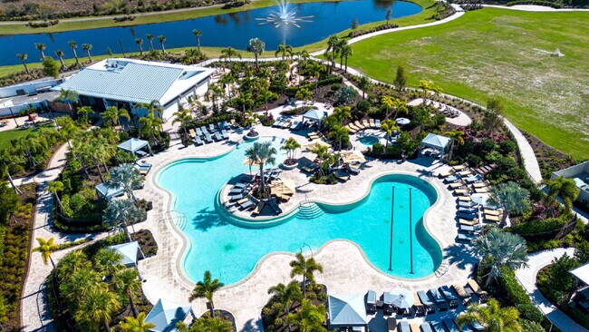 Building Photo - Spacious 5-Bed Retreat with Granite Elegance in Lakewood Ranch