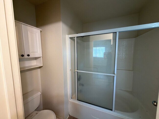 Building Photo - GREAT CORNER LOCATION IN CENTRAL BRENTWOOD