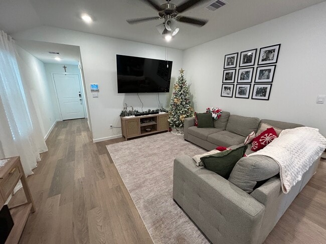 Building Photo - 822 Coffee Ml Ln