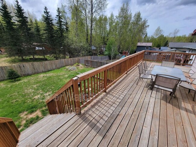 Building Photo - 17024 Meadow Creek Dr