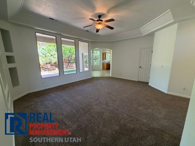 Building Photo - Paradise Canyon Home