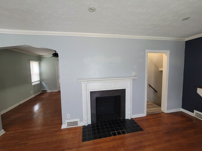 Building Photo - 3598 Raymont Blvd