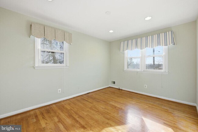 Building Photo - 1721 University Blvd W