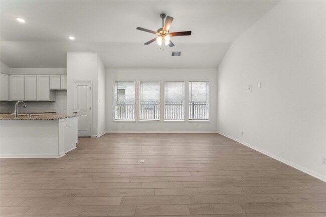 Building Photo - 570 Long Beach Bay Dr