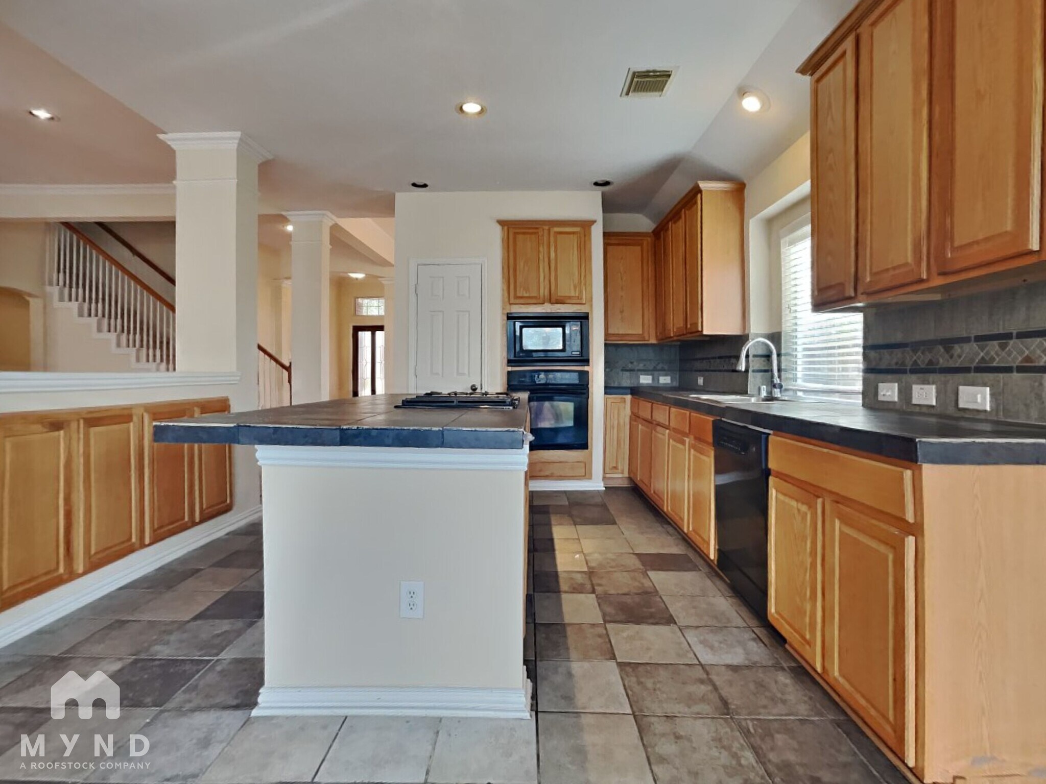 Building Photo - 3009 Fallbrook Ct