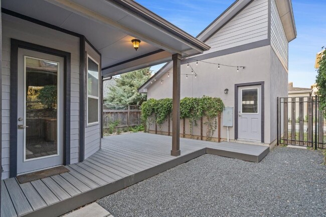 Building Photo - 1004 Banyon St