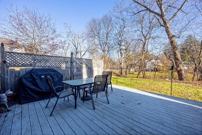 Building Photo - 27 Lathrop St