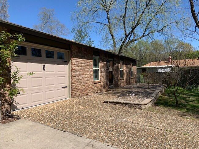 Building Photo - 3 Creekridge Cir