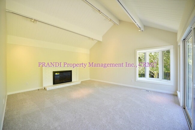 Building Photo - Gorgeous Home in Sought After Larkspur Nei...