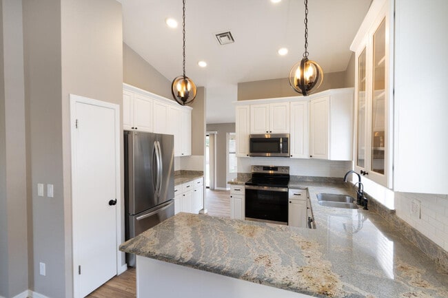 Building Photo - 15006 S 27th Way