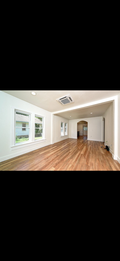 Building Photo - Available July 1st!  2-bedroom, 1-bathroom...