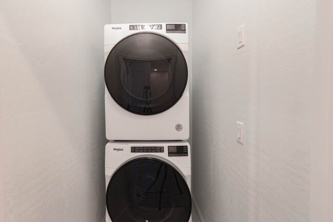 Building Photo - 3 Bed Nicely Upgraded Summerlin TownHome