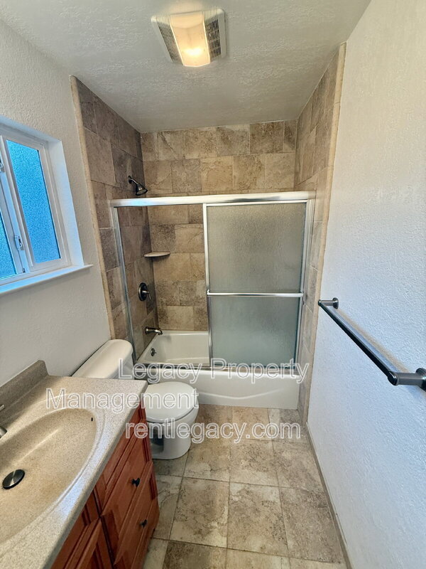 Building Photo - 1427 Bel Air Dr