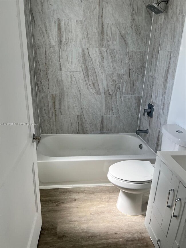 Building Photo - 1552 SW 2nd St