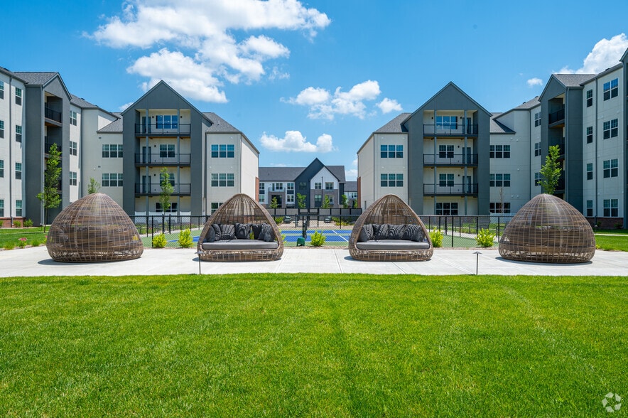 Primary Photo - Vista Riverwest