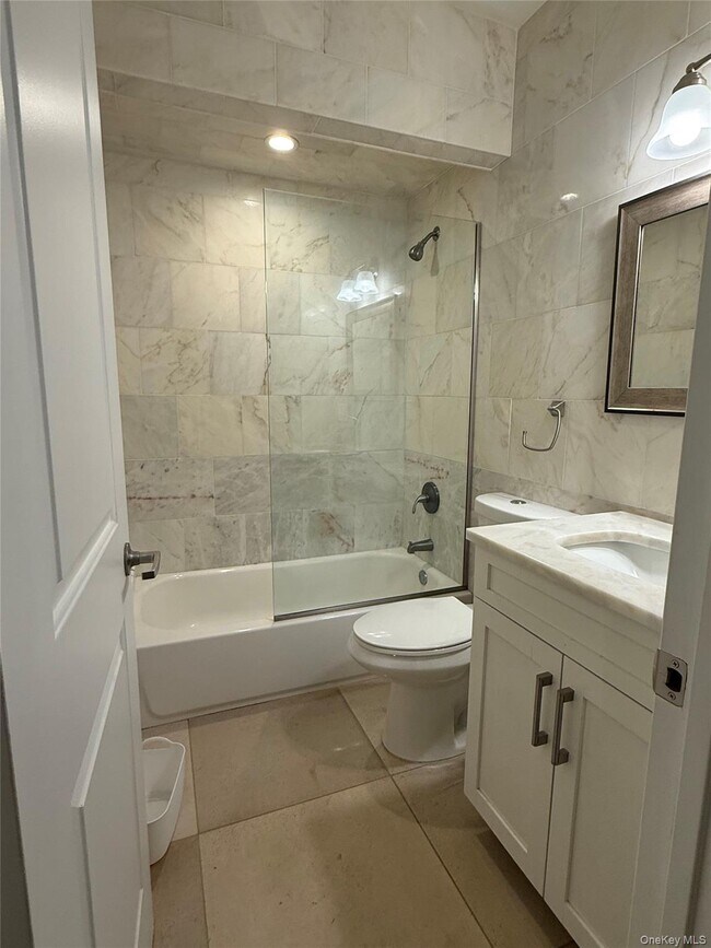 Building Photo - 125 Main St