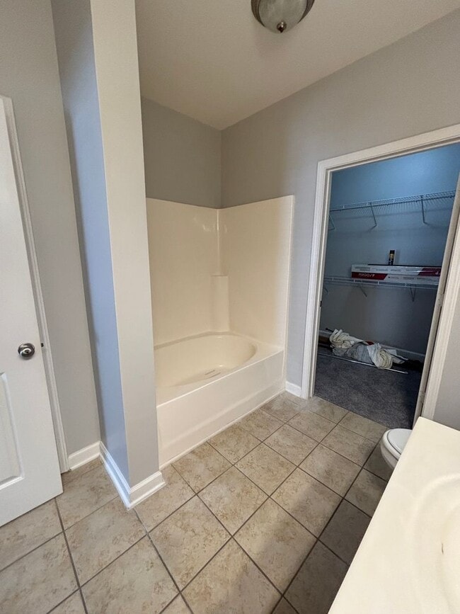 Building Photo - RENT SPECIAL! Beautiful 2 Bedroom 2 Bathro...