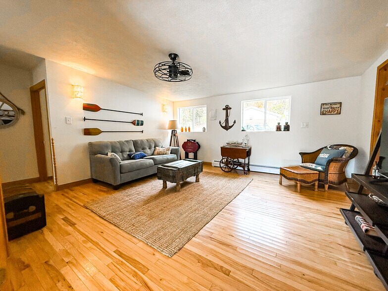 Building Photo - 440 S Peninsula Ln