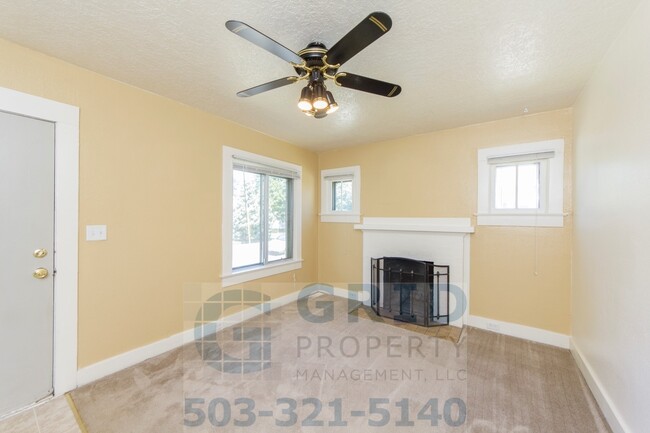 Building Photo - Charming 2 Bedroom Home in Mt Scott Arleta!