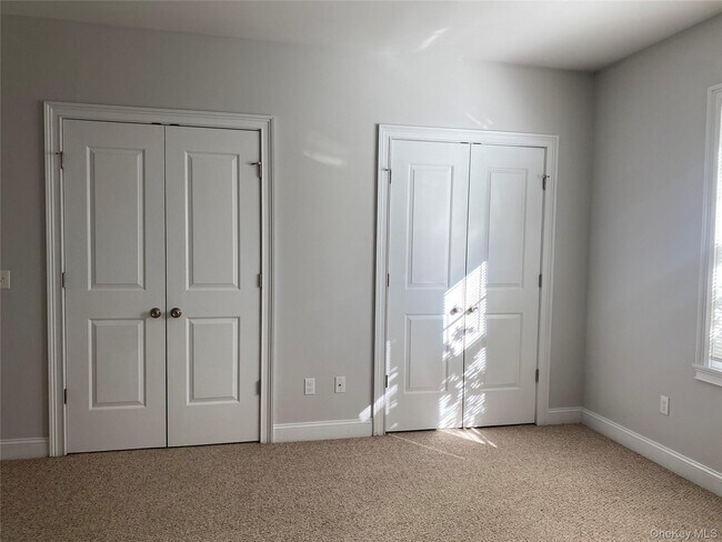 Building Photo - 840 Montauk Hwy