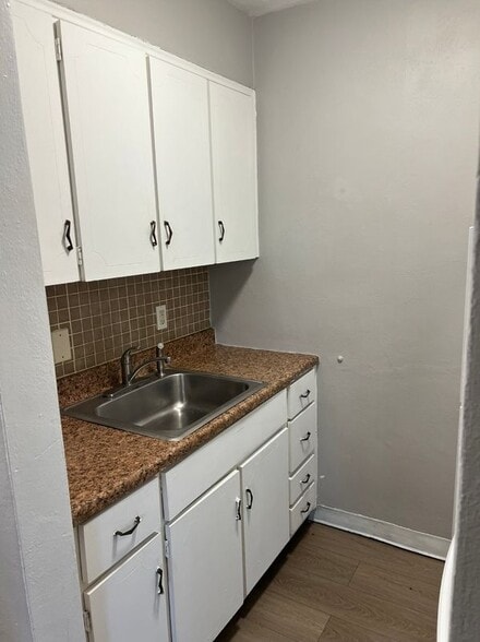 Building Photo - 475 W Grand Ave