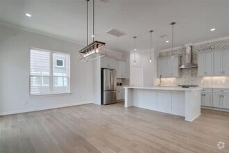 Building Photo - 5528 Larkin St