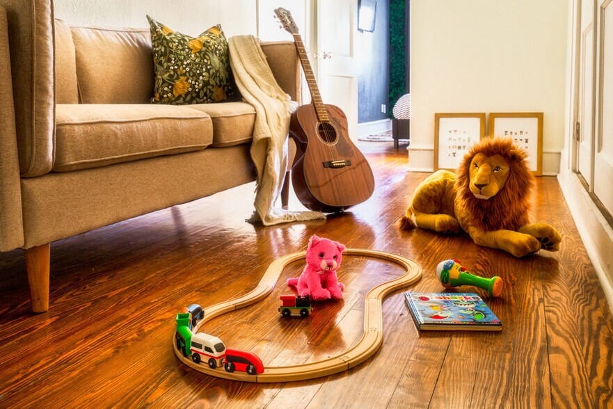 Primary Photo - 715 Grandin Rd