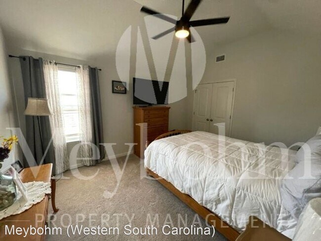 Building Photo - 4 br, 3 bath House - 507 Schaver Loop