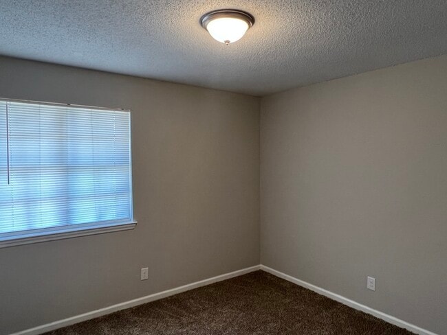 Building Photo - 2715 Jadestone Dr