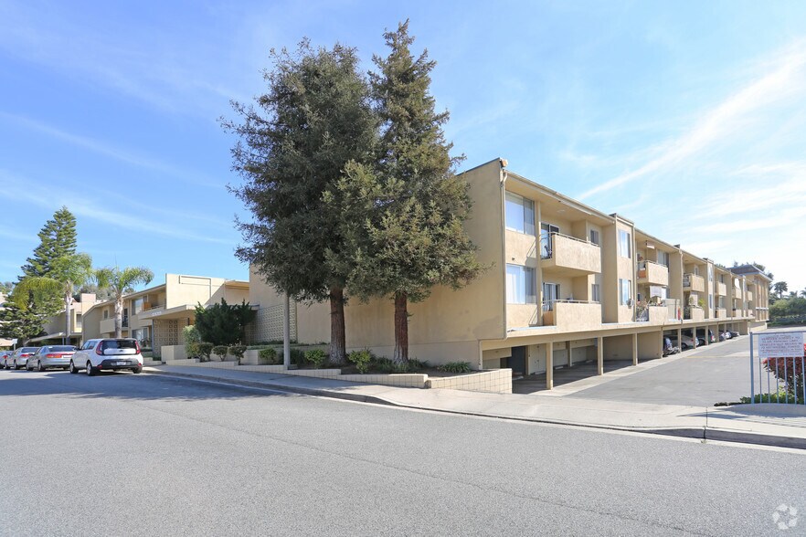 Mount Clef Apartments 12 W Mcafee Ct Thousand Oaks CA 91360