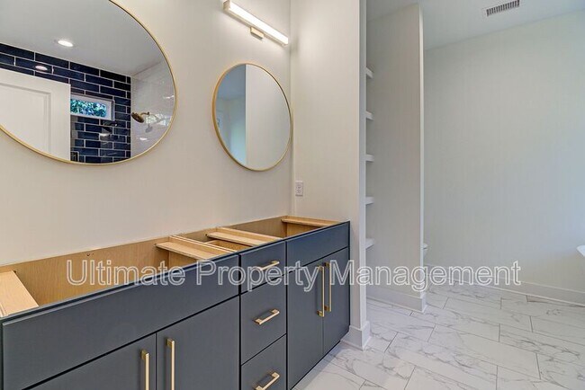 Building Photo - 213 Myrtle Ave