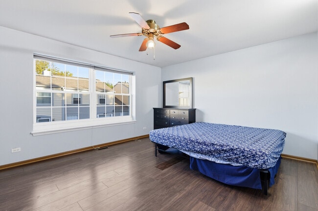 Building Photo - 1297 Woodlake Dr