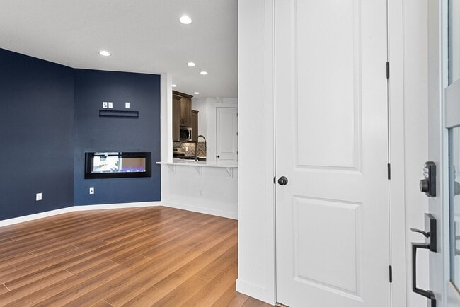 Building Photo - 2022 - Plenty of upgrades !  Access to Pool + Amenities. AC on Main, Walking trails, Nice End uni...