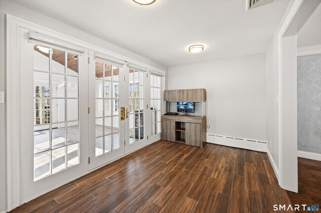 Building Photo - 260 French St