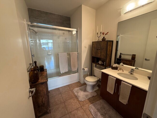 Building Photo - 527 Tenth Ave